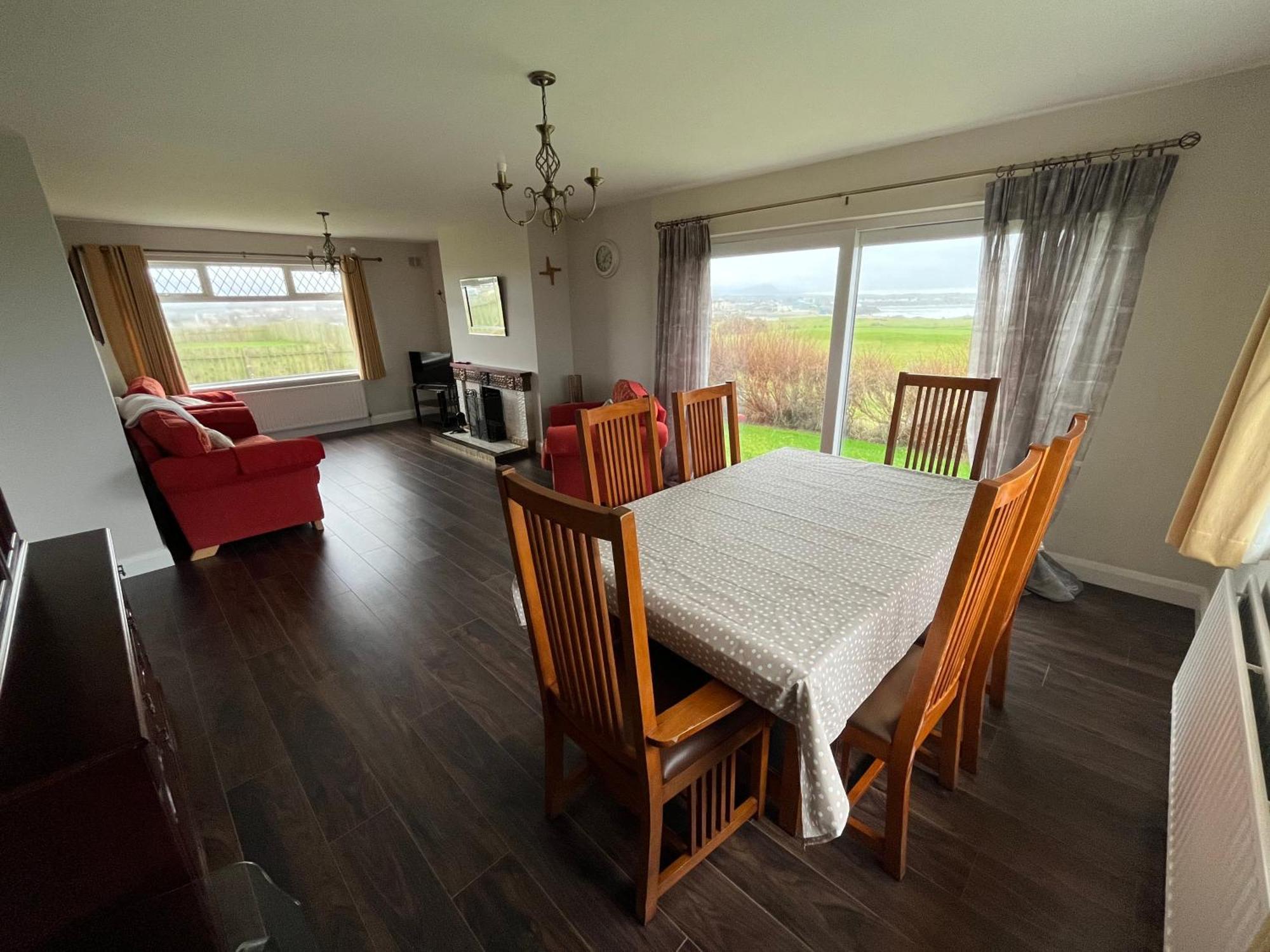 9 Tullan Strand, Holiday home